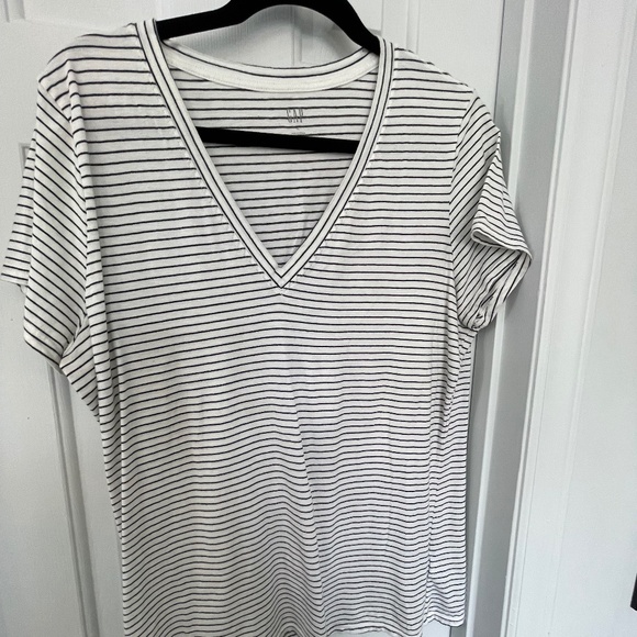 Tee-shirts--assorted - Picture 6 of 13